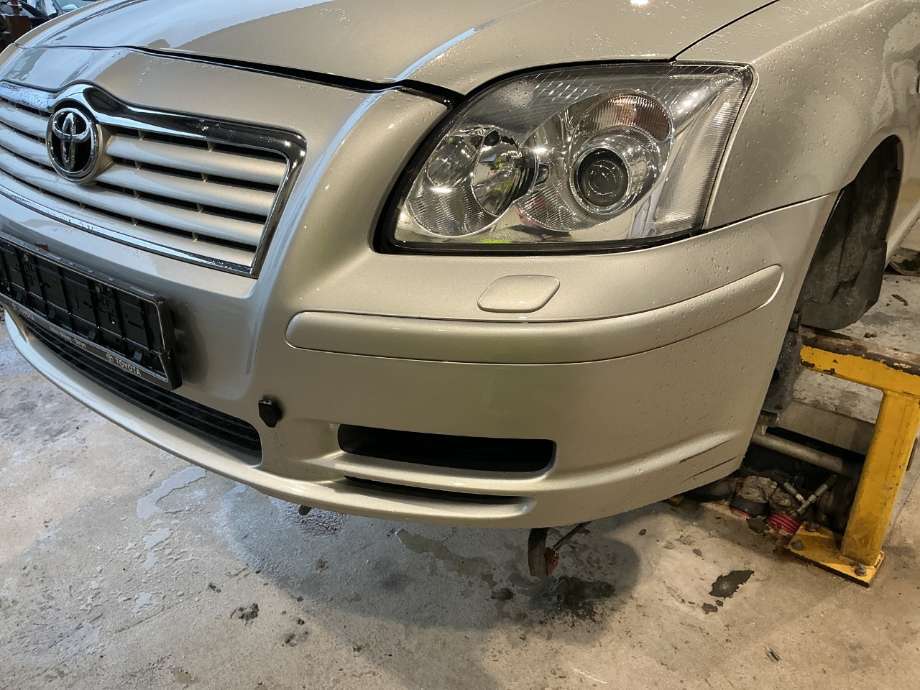 Støtfanger foran til Toyota Avensis 2003-2008 (Type II) (TOYOTA|)