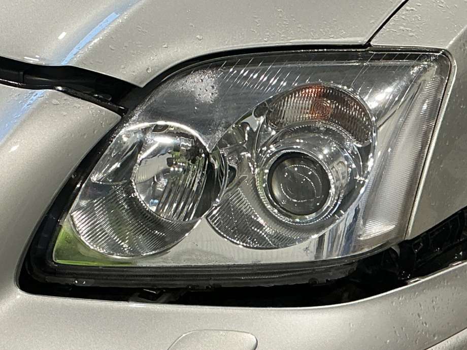 Frontlykt venstre halogen til Toyota Avensis, 2003-2008 (Type II)  (TOYOTA|)