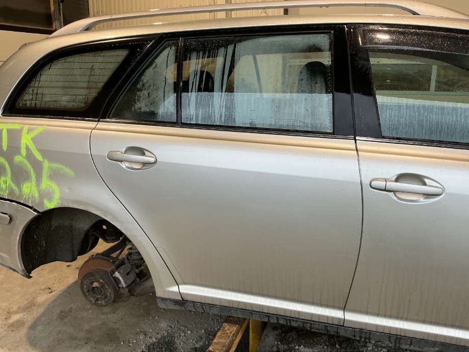 Dør høyre bak til Toyota Avensis, 2003-2008 (Type II)  (TOYOTA|)