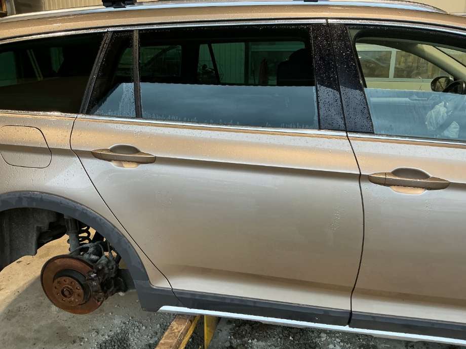 Dør høyre bak til VW Passat, 2015-2019 (Fase 1) (B8) (B8) (VOLKSWAGEN|3G9833056AD)
