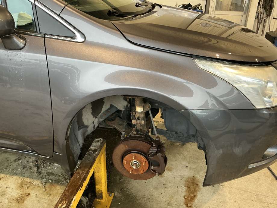 Skjerm høyre foran til Toyota Avensis, 2009-2015 (Type III, Fase 1)  (TOYOTA|)