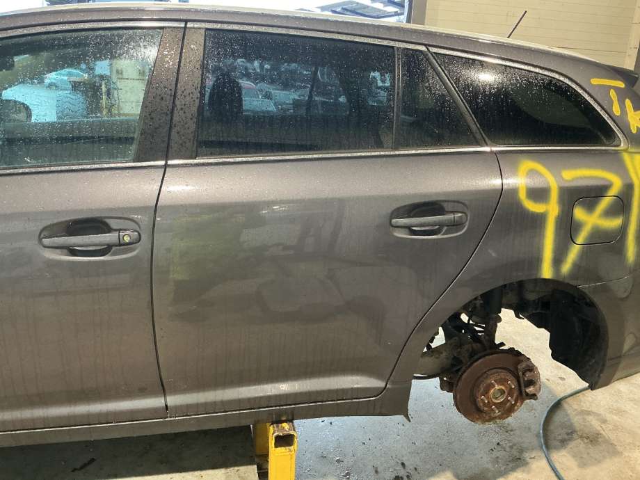 Dør venstre bak til Toyota Avensis, 2009-2015 (Type III, Fase 1)  (TOYOTA|)