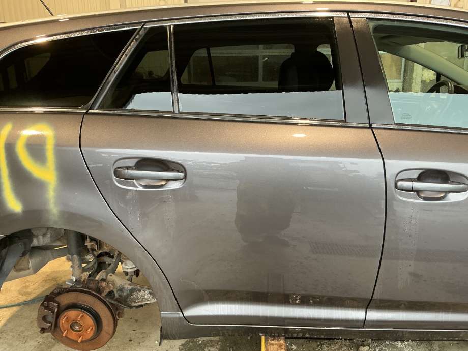 Dør høyre bak til Toyota Avensis, 2009-2015 (Type III, Fase 1)  (TOYOTA|)