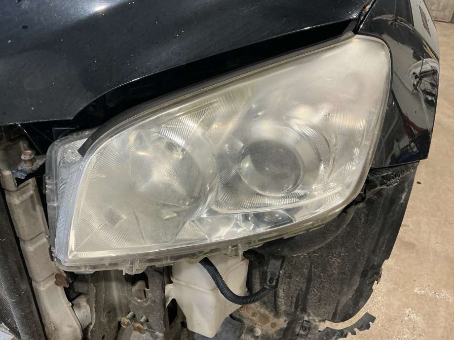 Frontlykt venstre halogen til Toyota RAV4, 2009-2013 (Type III, Fase 2)  (TOYOTA|8117042430)