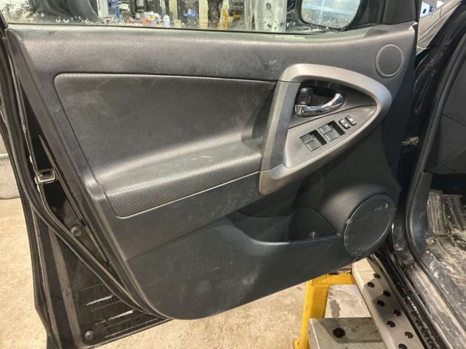 Dørtrekk venstre til Toyota RAV4, 2009-2013 (Type III, Fase 2)  (TOYOTA|)