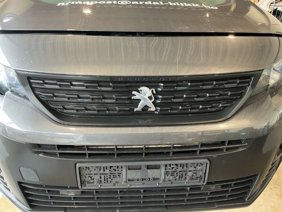 Grill til Peugeot Partner, 2019-->> (Type III)  (PEUGEOT|)