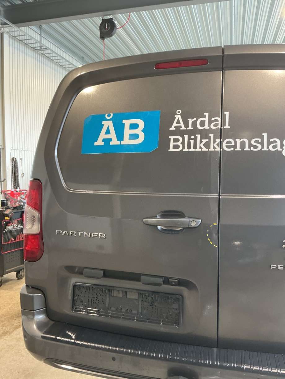 Dør venstre bak varebil til Peugeot Partner, 2019-->> (Type III)  (PEUGEOT|)