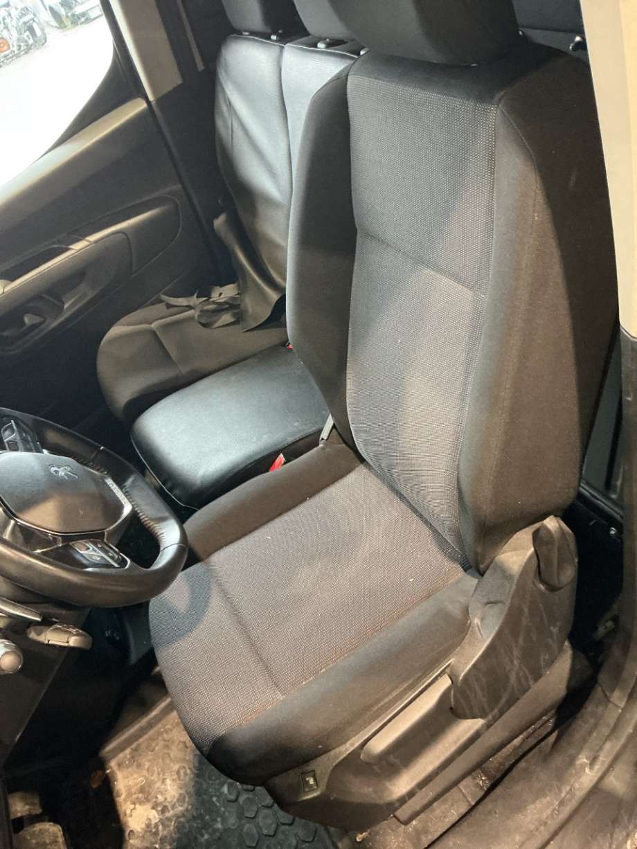 Sete foran venstre til Peugeot Partner, 2019-->> (Type III)  (PEUGEOT|)