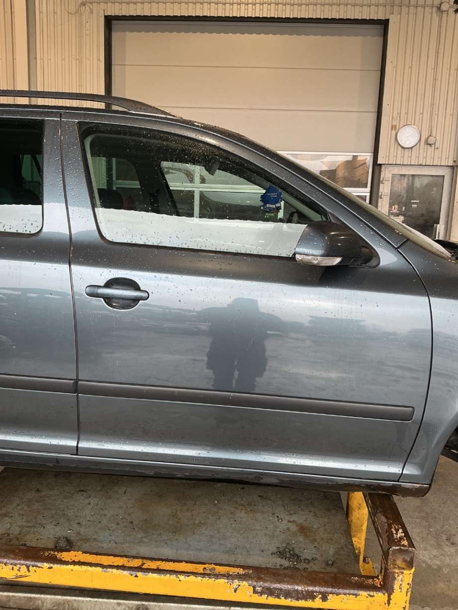 Dør høyre foran til Škoda Octavia, 2005-2008 (Type II, Fase 1) (SKODA|)