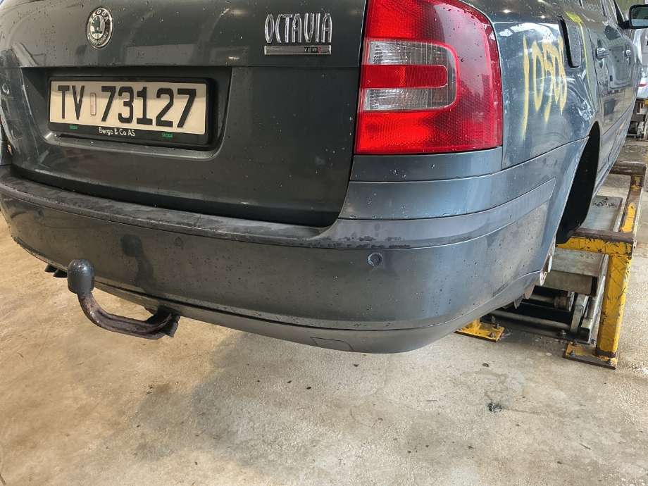 Støtfanger bak til Škoda Octavia 2005-2008 (Type II, Fase 1)  (SKODA|1Z9 807 421|1Z9 807 421 A|)