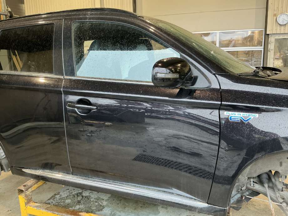 Dør høyre foran til Mitsubishi Outlander, 2015-->> (Type III, Fase 2)  (MITSUBISHI|)