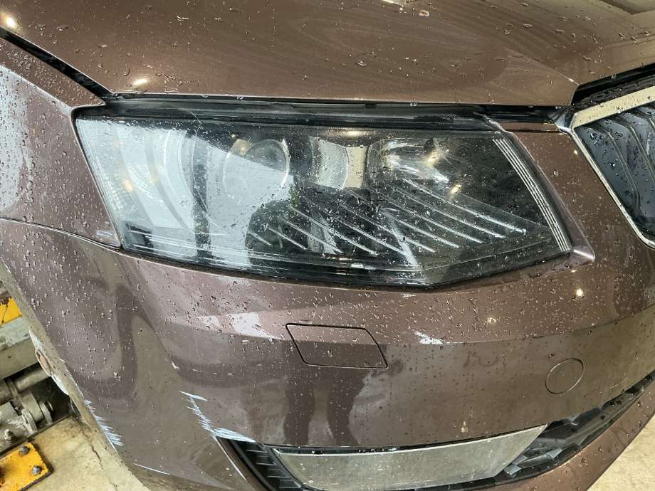 Frontlykt høyre halogen til Škoda Octavia, 2013-2016 (Type III, Fase 1)  (SKODA|5E1 941 018 B)
