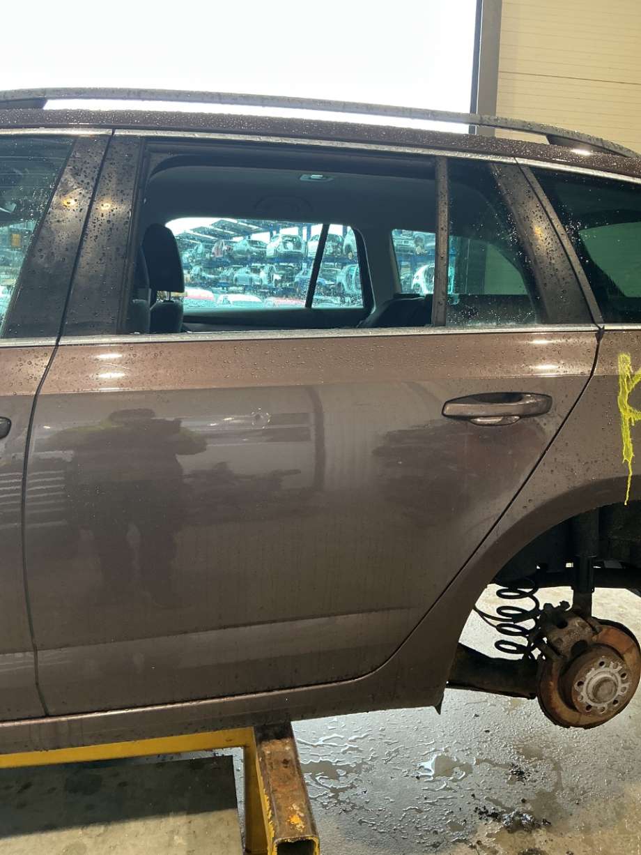 Dør venstre bak til Škoda Octavia, 2013-2016 (Type III, Fase 1)  (SKODA|)