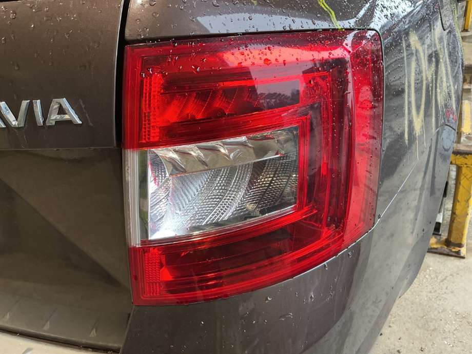 Baklykt høyre til Škoda Octavia, 2013-2016 (Type III, Fase 1)  (SKODA|5E9 945 112 A)