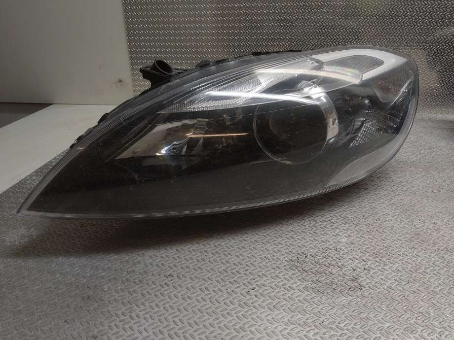 Frontlykt venstre xenon til Volvo V40, 2012-2019  (VOLVO|31383158)