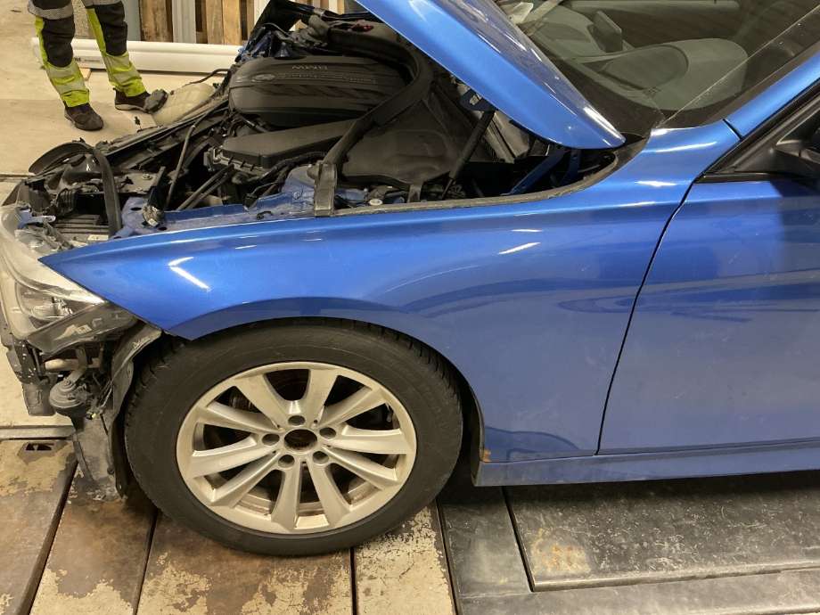 Skjerm venstre foran til BMW 3-Serie, 2012-2018 (F30/F31/F34) (F30/F31/F34) (BMW|)