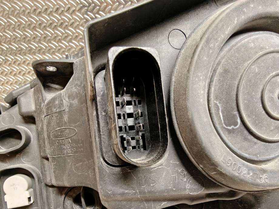 Frontlykt høyre halogen til Ford Transit Connect 2013-2018 Type II, Fase 1  (FORD|FT11-13W029-AA|1912544|)