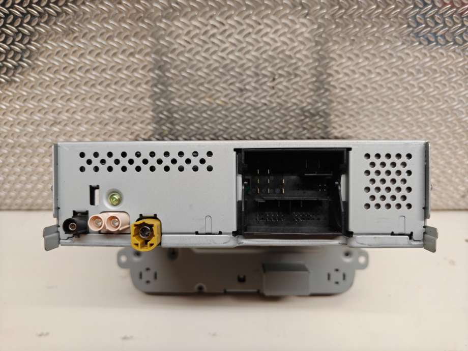 Bilstereo til VW Transporter / Caravelle 2015-2019 (T6) (T6) (VOLKSWAGEN|1K8 035 150 E|)