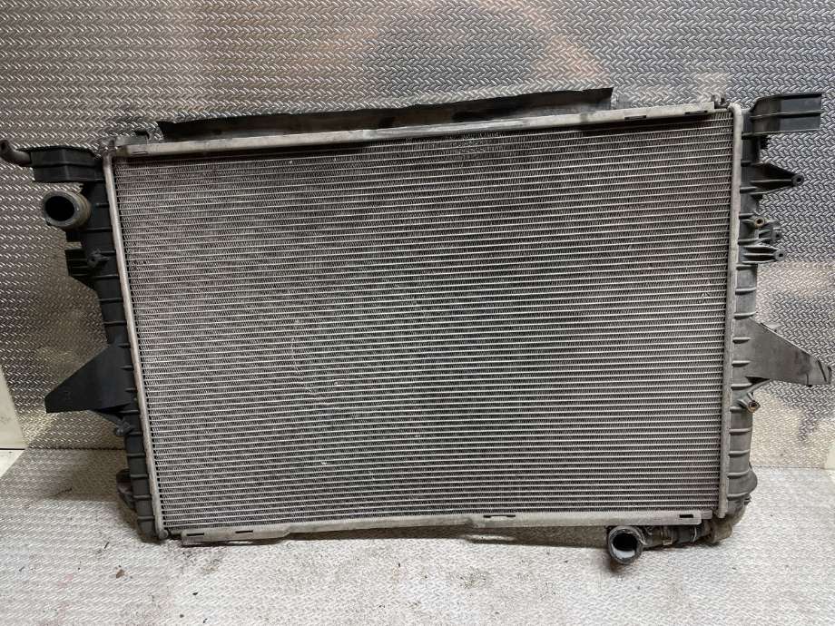 Radiator (automat gir) til VW Transporter / Caravelle, 2009-2015 (Fase 2) (T5) (T5) (VOLKSWAGEN|7E0121253A)