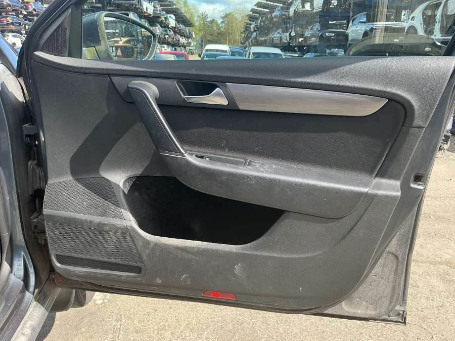 Dørtrekk høyre til VW Passat 2011-2015 (B7) (B7) (VOLKSWAGEN|)
