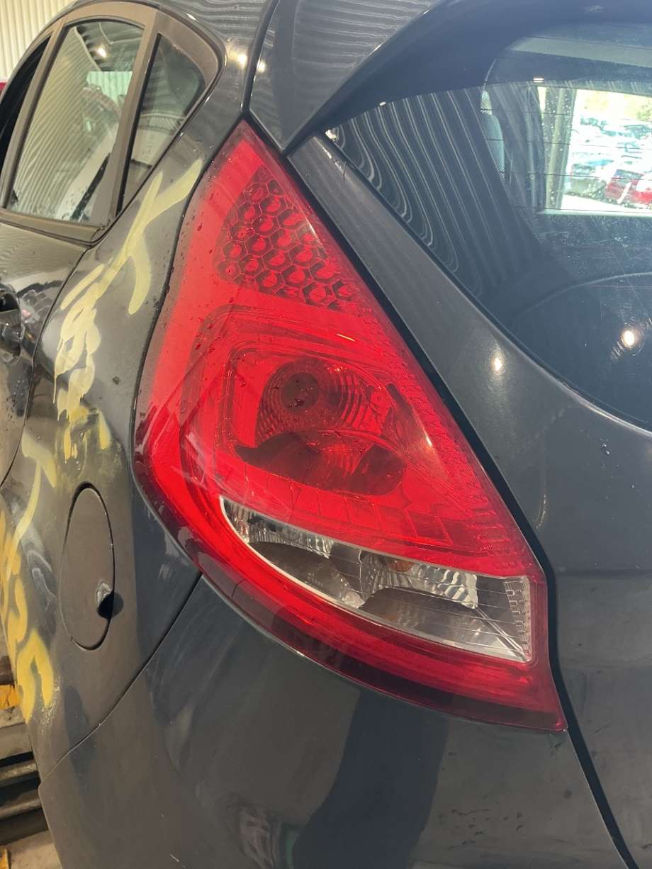 Baklykt venstre til Ford Fiesta, 2008-2012 (Type VI, Fase 1)  (FORD|)