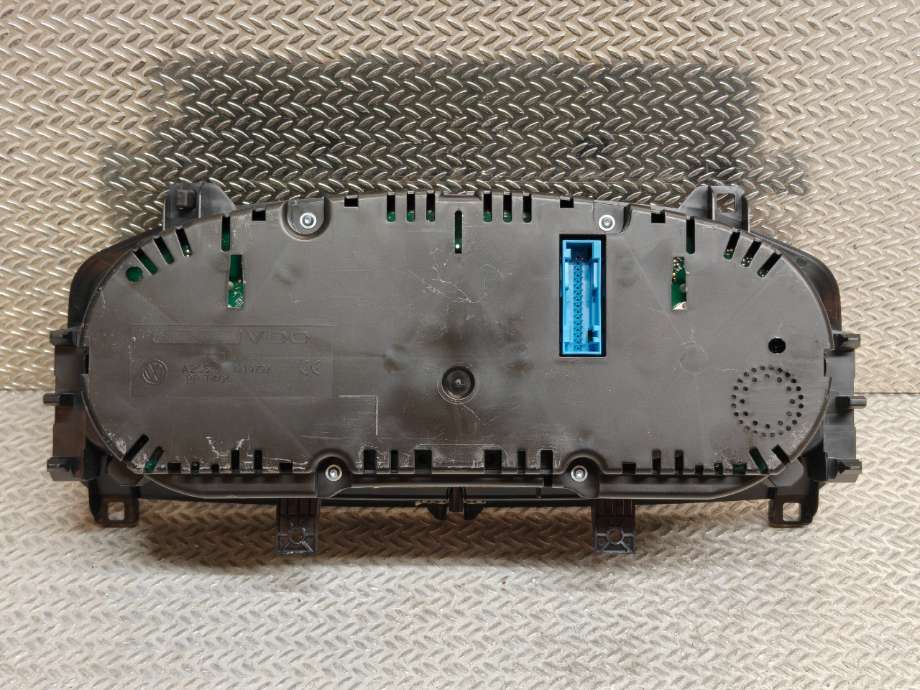Instrumentpanel til VW Transporter / Caravelle 2015-2019 (T6) (T6) (VOLKSWAGEN|7E0 920 870 L|7E0 920 870 LX|7E0920870L)