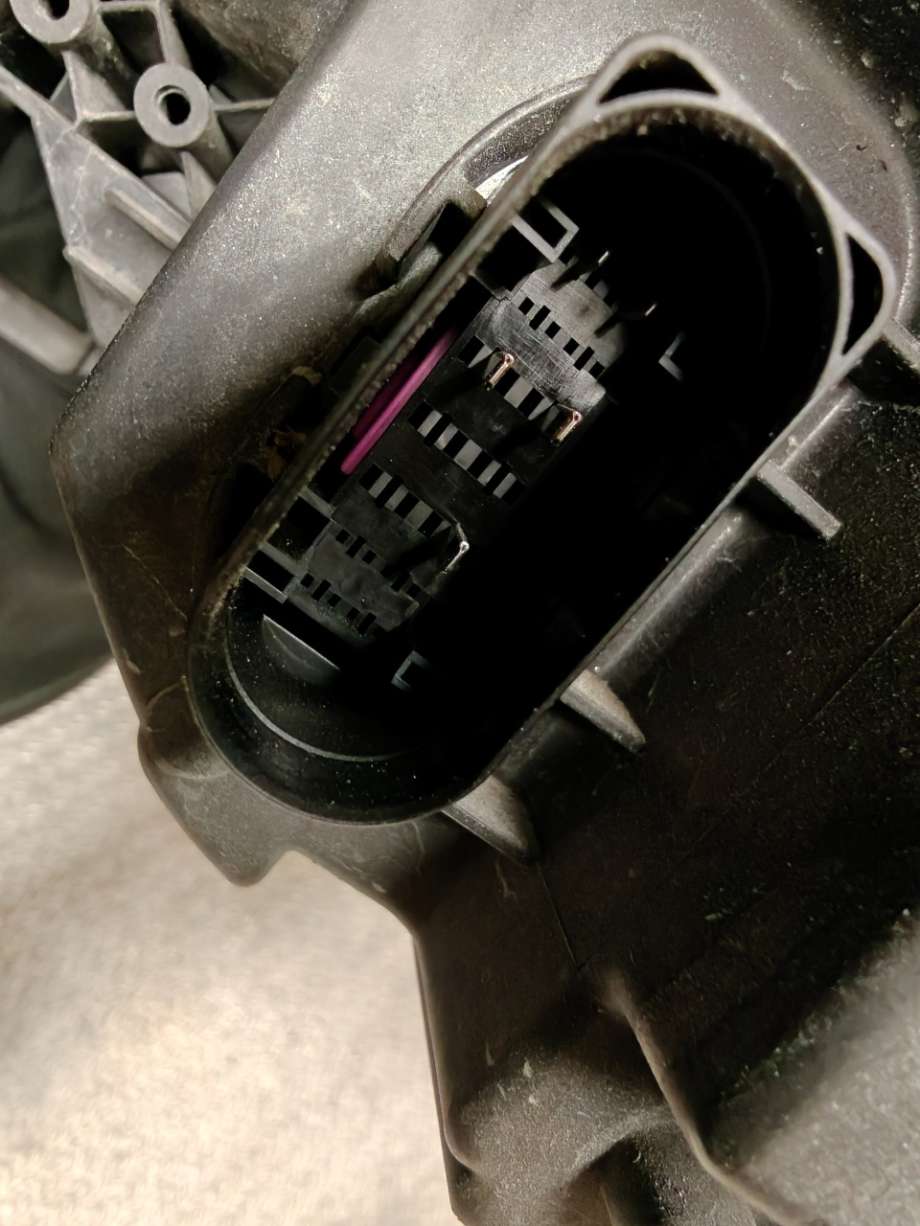 Frontlykt høyre halogen til VW ID.3 2020-->>  (VOLKSWAGEN|10B 941 078 A||10B 941 036 A)