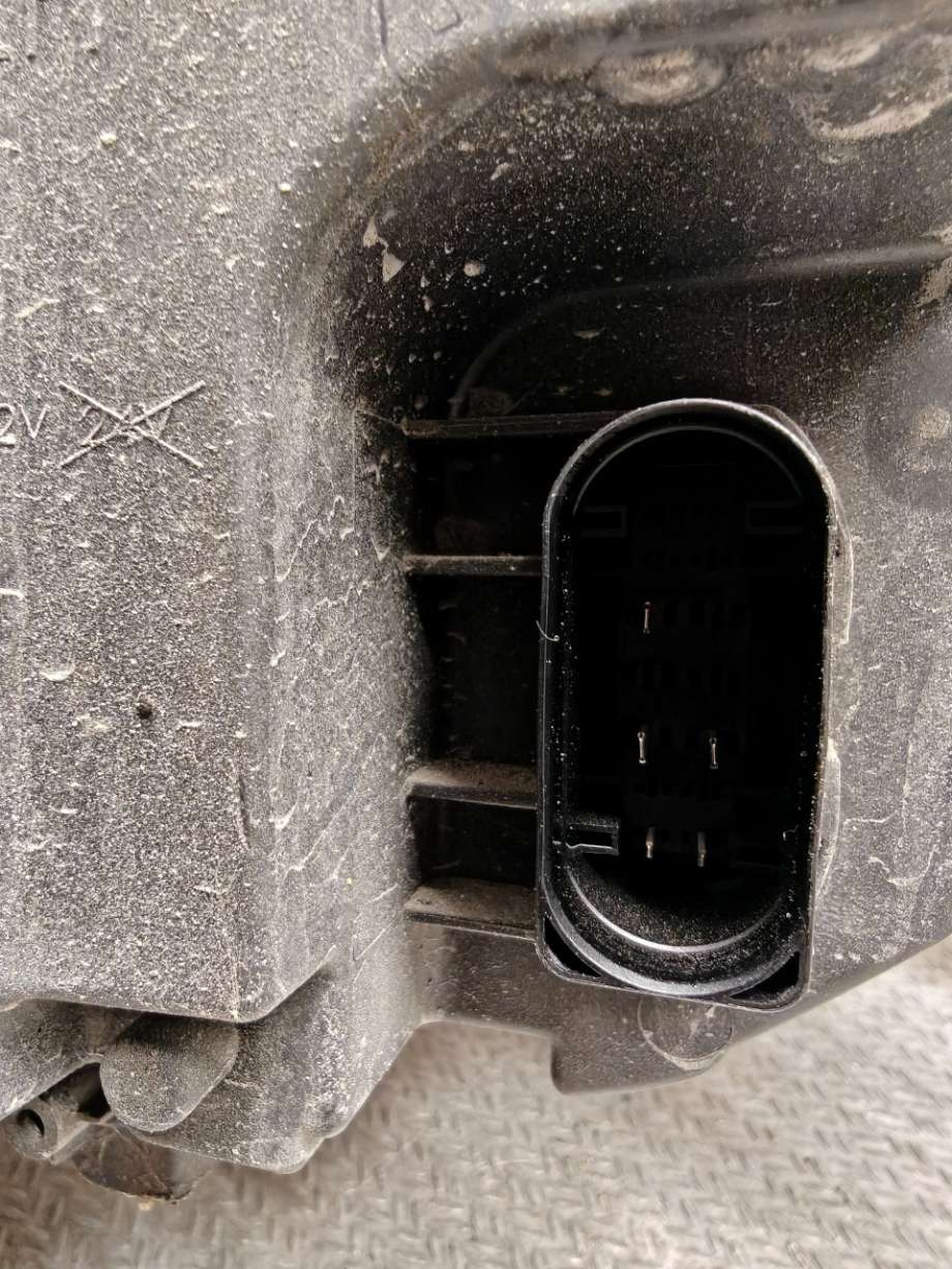 Frontlykt venstre halogen til VW ID.3 2020-->> (VOLKSWAGEN|10B 941 077 A||10B 941 035 A)