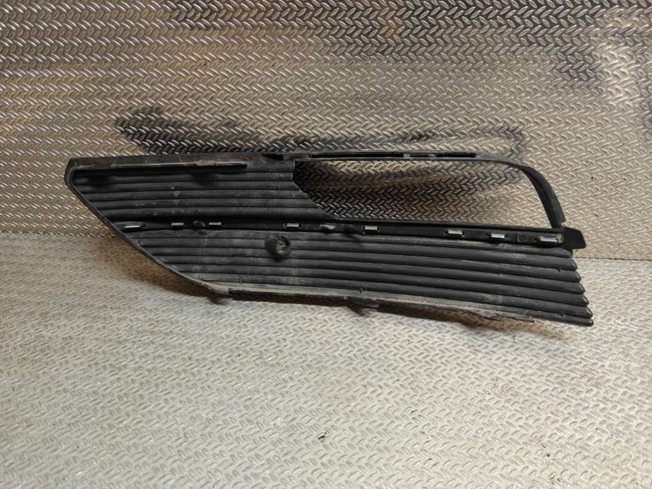 Grill venstre til Audi A3 2012-2016 (Type III, Fase 1)  (AUDI|8V3 807 682 A  9B9||8V3 807 682 A)