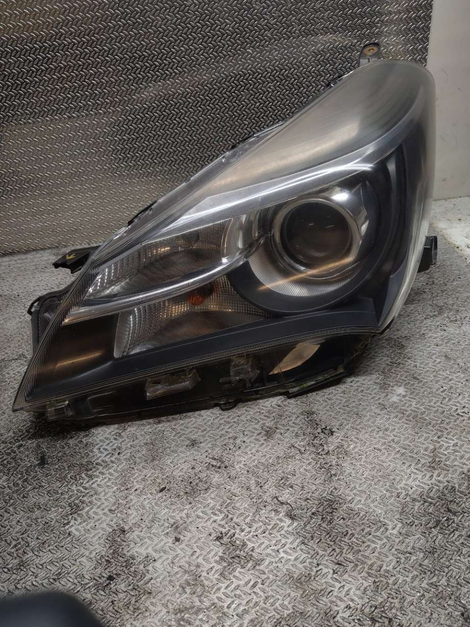 Frontlykt venstre halogen til Toyota Yaris 2014-2020 (Type III, Fase 2) (TOYOTA|811700DA30||0D1600D161)