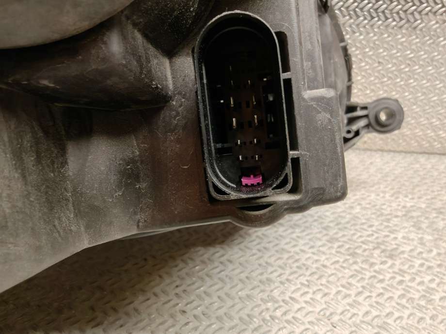 Frontlykt venstre xenon til VW Golf V, Combi 2003-2008  (VOLKSWAGEN|1K6 941 039||1K6 941 031)