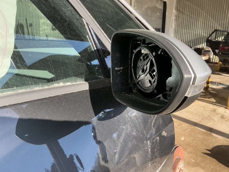 Speil høyre til VW ID.3 2020-->>  (VOLKSWAGEN|)