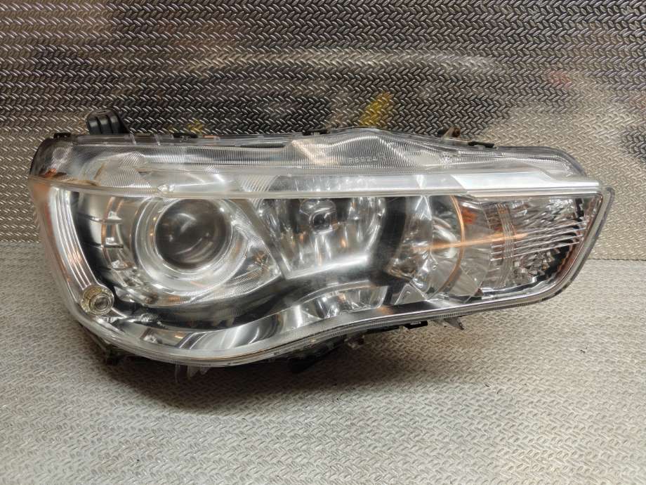 Frontlykt høyre xenon til Mitsubishi Outlander, 2010-2012 (Type II, Fase 2)  (MITSUBISHI|8301B558)