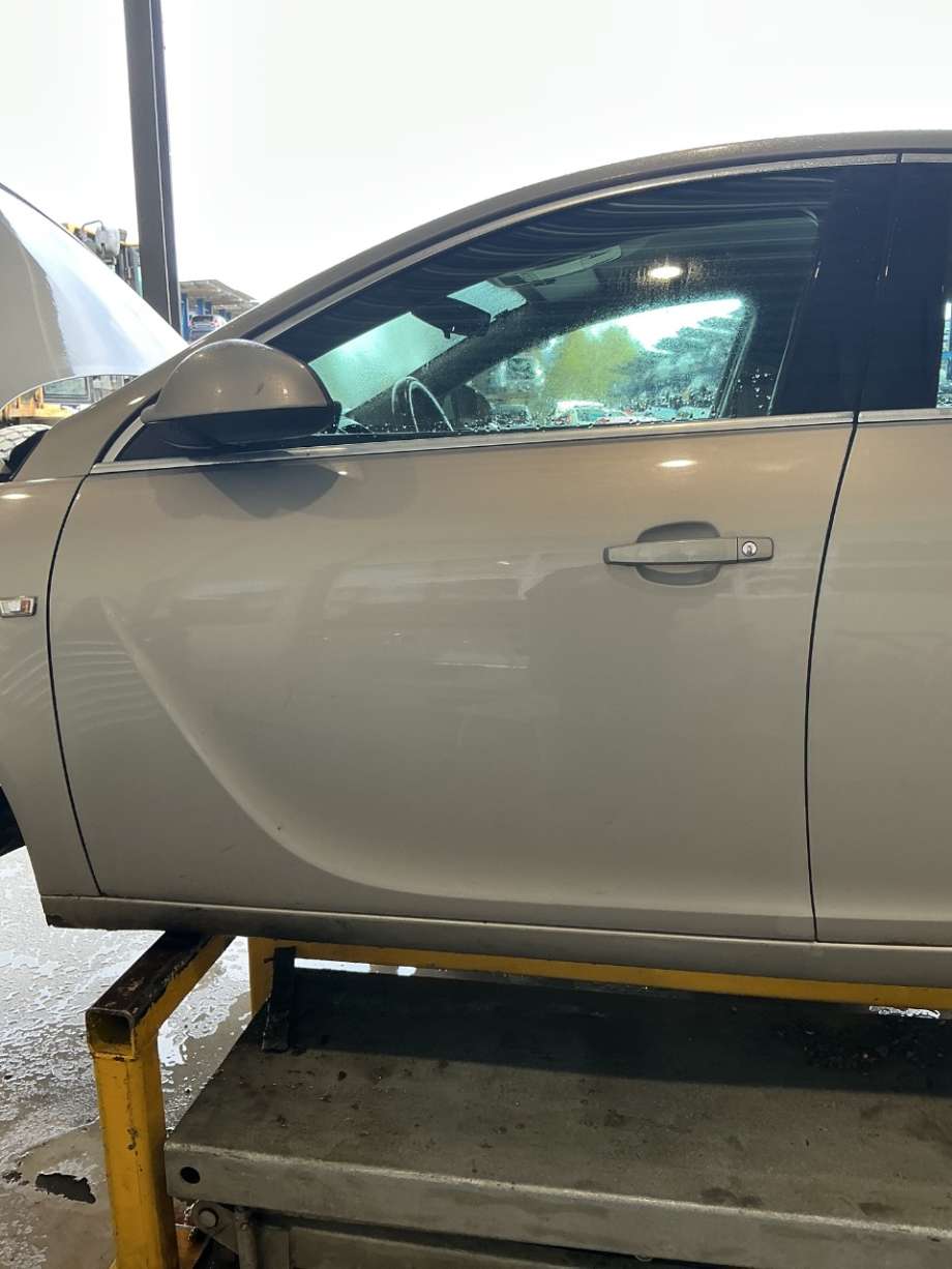 Dør venstre foran til Opel Insignia A, 2009-2014  (OPEL|)