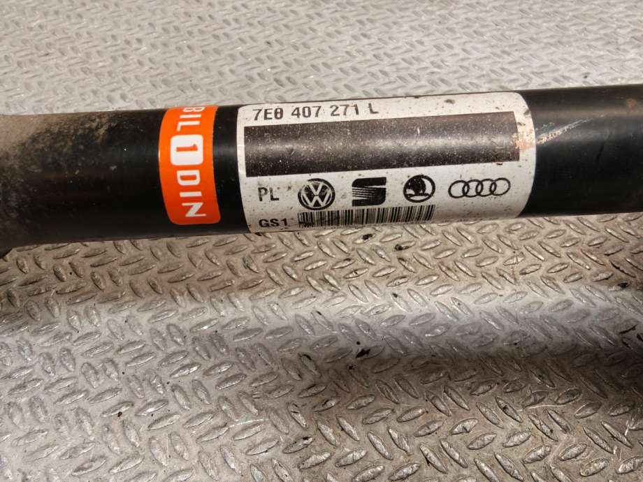 Drivaksel venstre foran til VW Transporter / Caravelle 2003-2009 (Fase 1) (T5) (T5) (7E0 407 451 AX|7E0 407 271 P|7E0407271L)