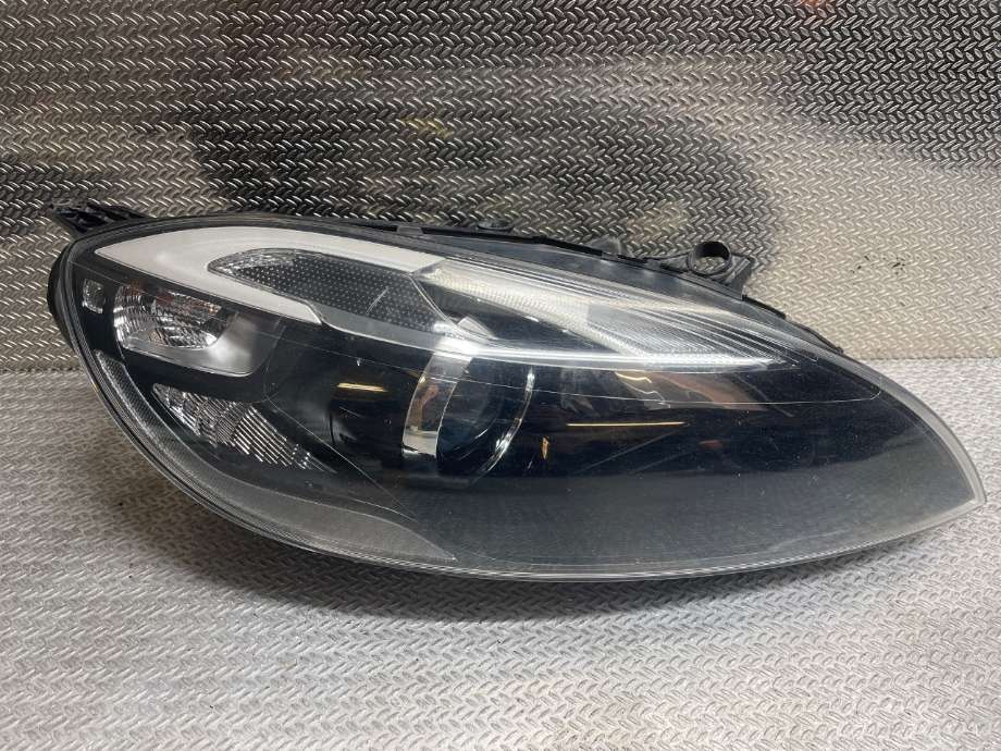 Frontlykt høyre xenon til Volvo V40 2012-2019 (VOLVO|31383159||31420008)