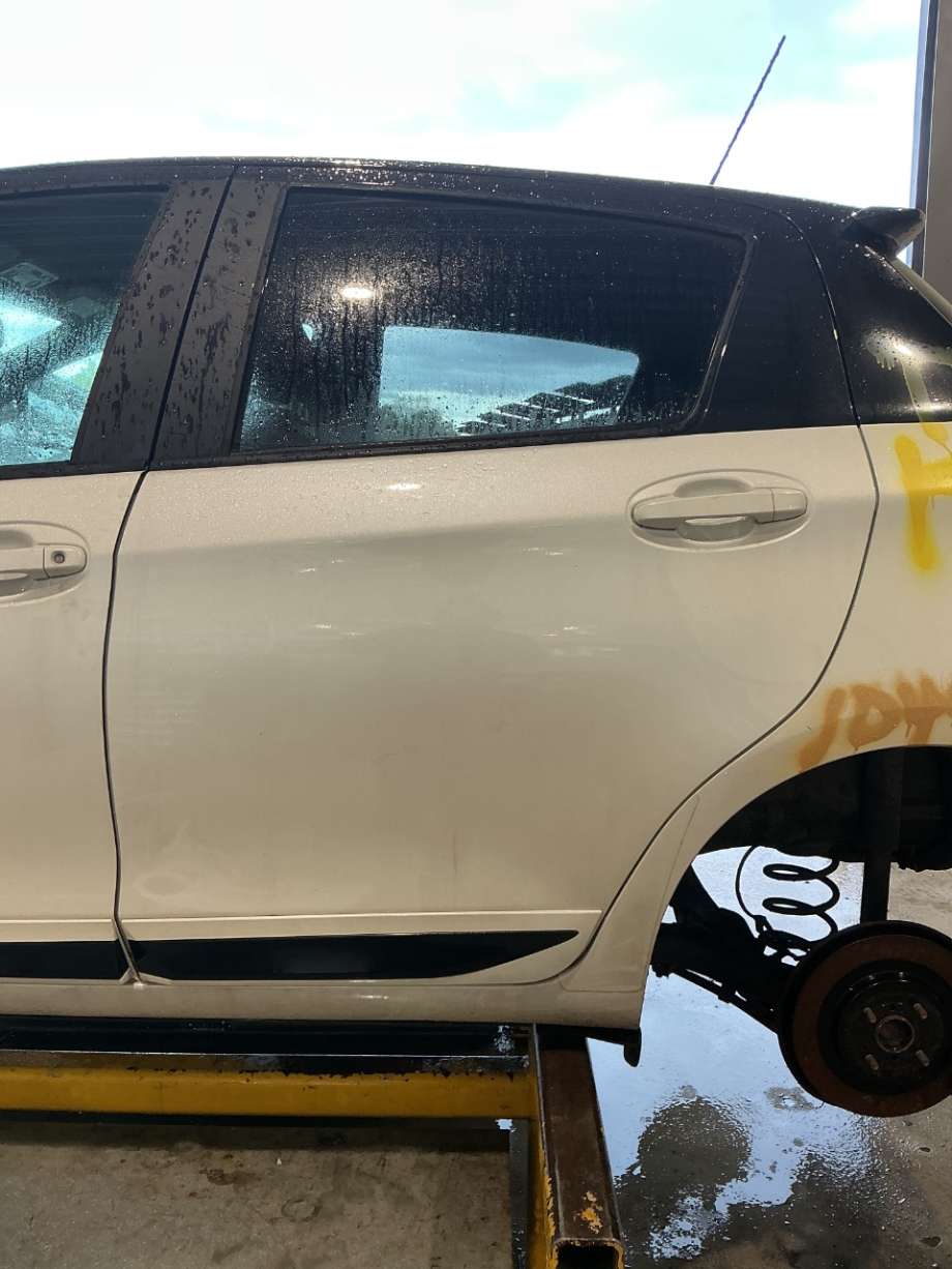 Dør venstre bak til Toyota Yaris, 2014-2020 (Type III, Fase 2)  (TOYOTA|)