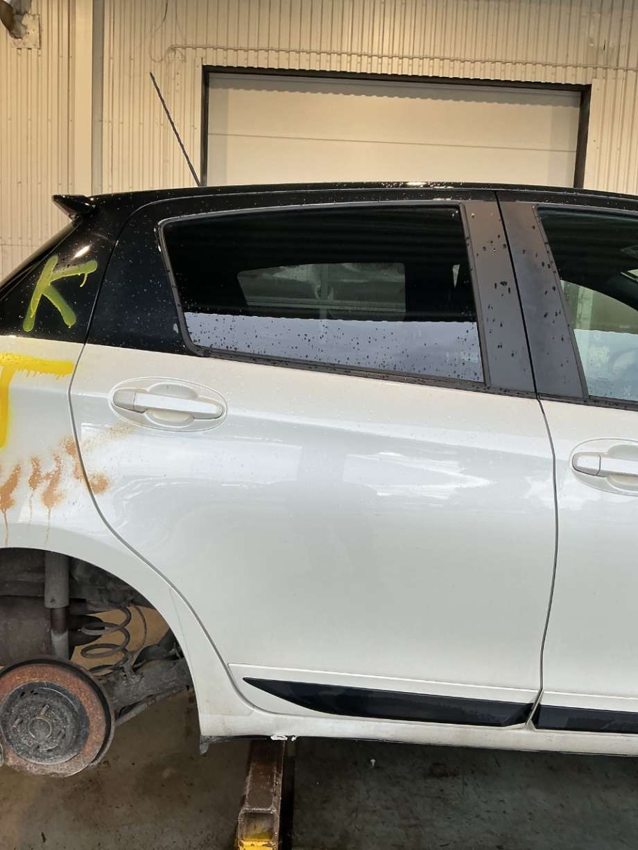 Dør høyre bak til Toyota Yaris, 2014-2020 (Type III, Fase 2)  (TOYOTA|)
