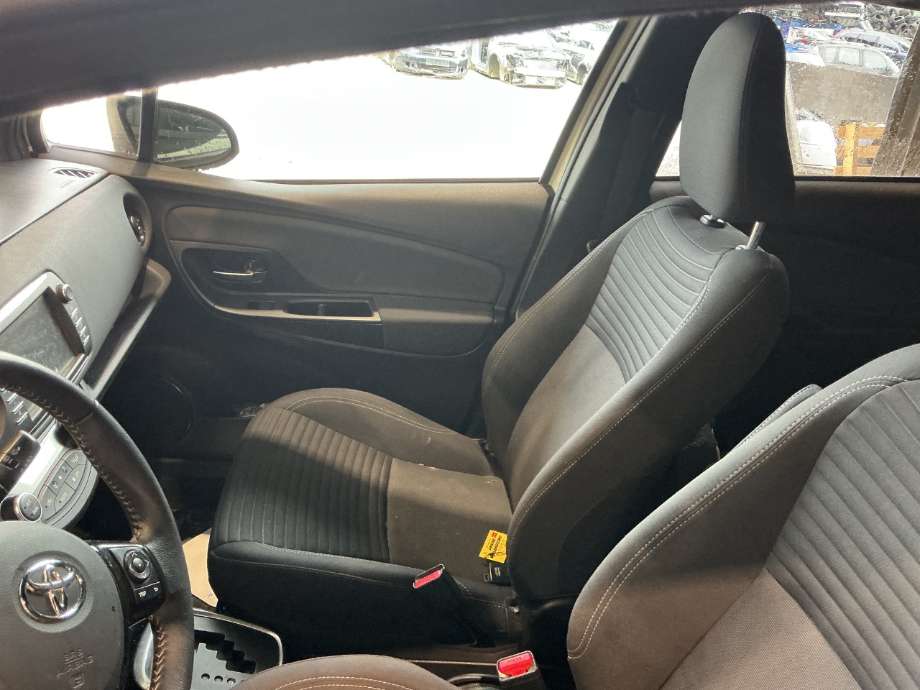 Sete foran høyre til Toyota Yaris, 2014-2020 (Type III, Fase 2)  (TOYOTA|)