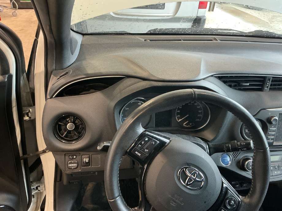 Dashbord til Toyota Yaris, 2014-2020 (Type III, Fase 2)  (TOYOTA|)