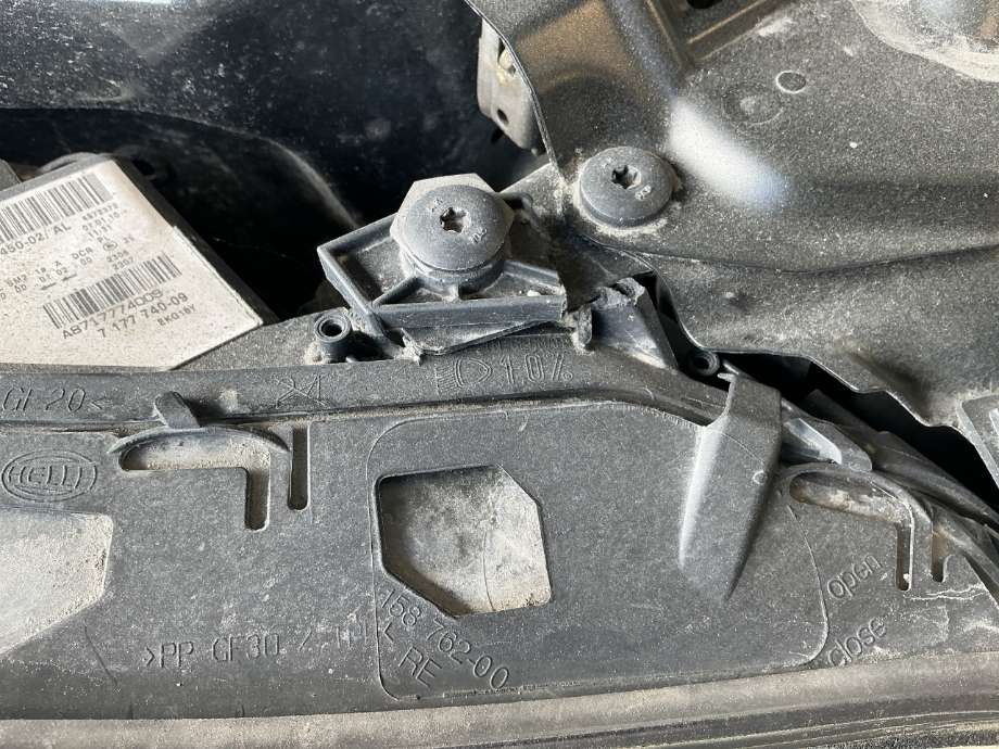 Frontlykt høyre xenon til BMW 5-Serie 2003-2010 (E60/E61) (E60/E61) (BMW|63 12 7 177 752|)