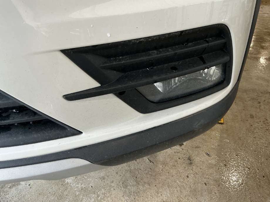 Grill venstre til VW Caddy 2015-2020 (Type III, Fase 3) (VOLKSWAGEN|2K5 853 665 C 9B9|)