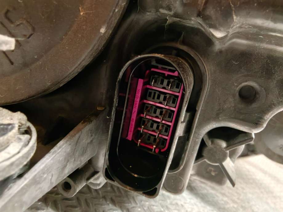Frontlykt venstre xenon til VW Caddy 2015-2020 (Type III, Fase 3)  (VOLKSWAGEN|2K1 941 039 A||2K1 941 031 A)