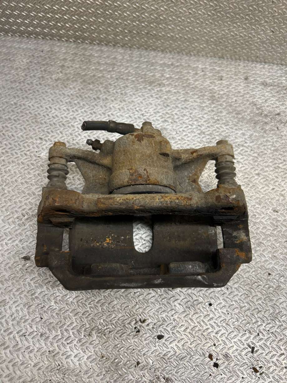 Bremsecaliper venstre foran til VW Caddy, 2015-2020 (Type III, Fase 3) (VOLKSWAGEN|8V0615123)