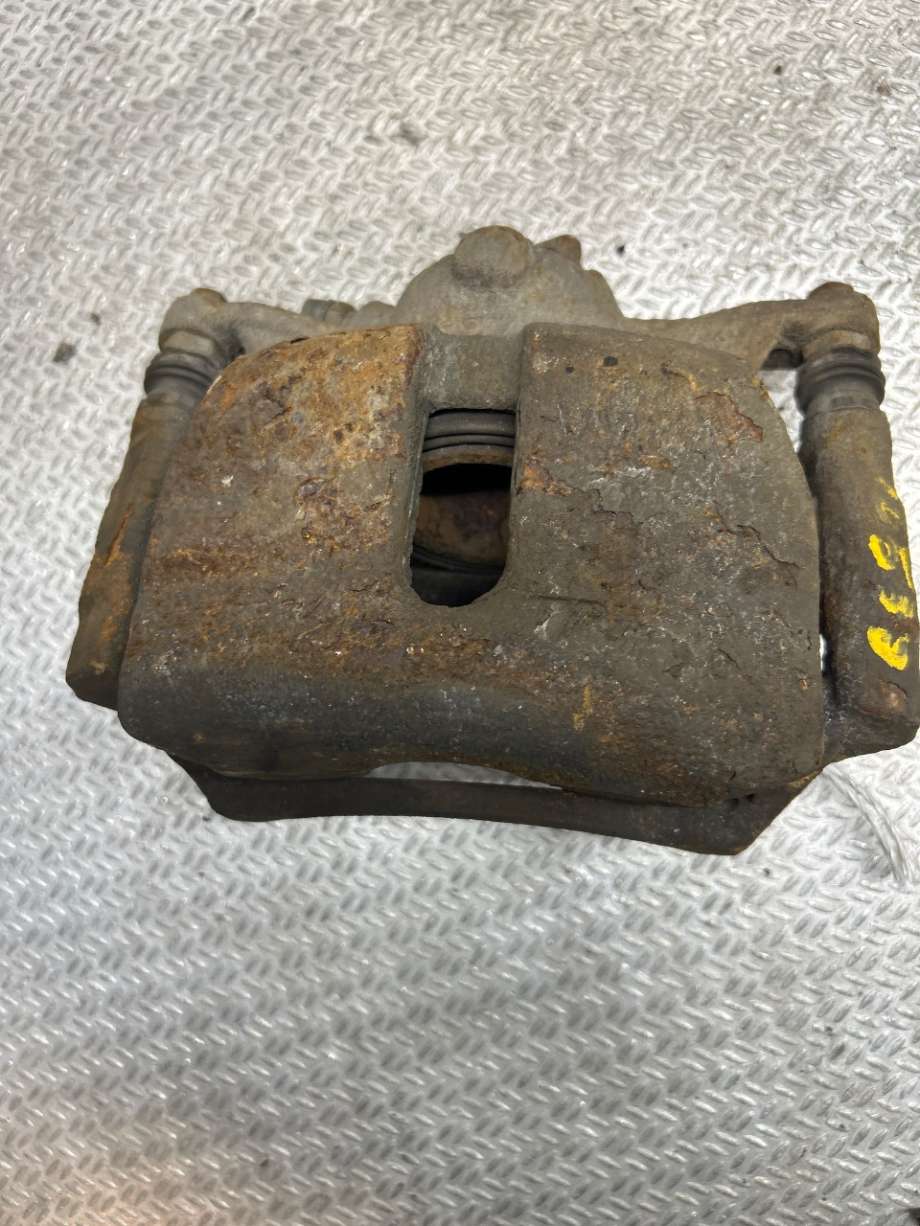 Bremsecaliper høyre foran til VW Caddy 2015-2020 (Type III, Fase 3) (VOLKSWAGEN|8V0615124|)