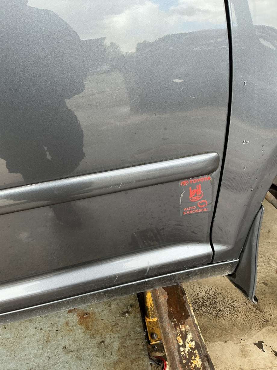 Dør høyre foran til Toyota Avensis 2003-2008 (Type II) (TOYOTA|)