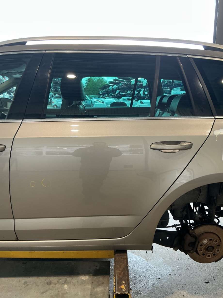 Dør venstre bak til Škoda Octavia, 2013-2016 (Type III, Fase 1)  (SKODA|)
