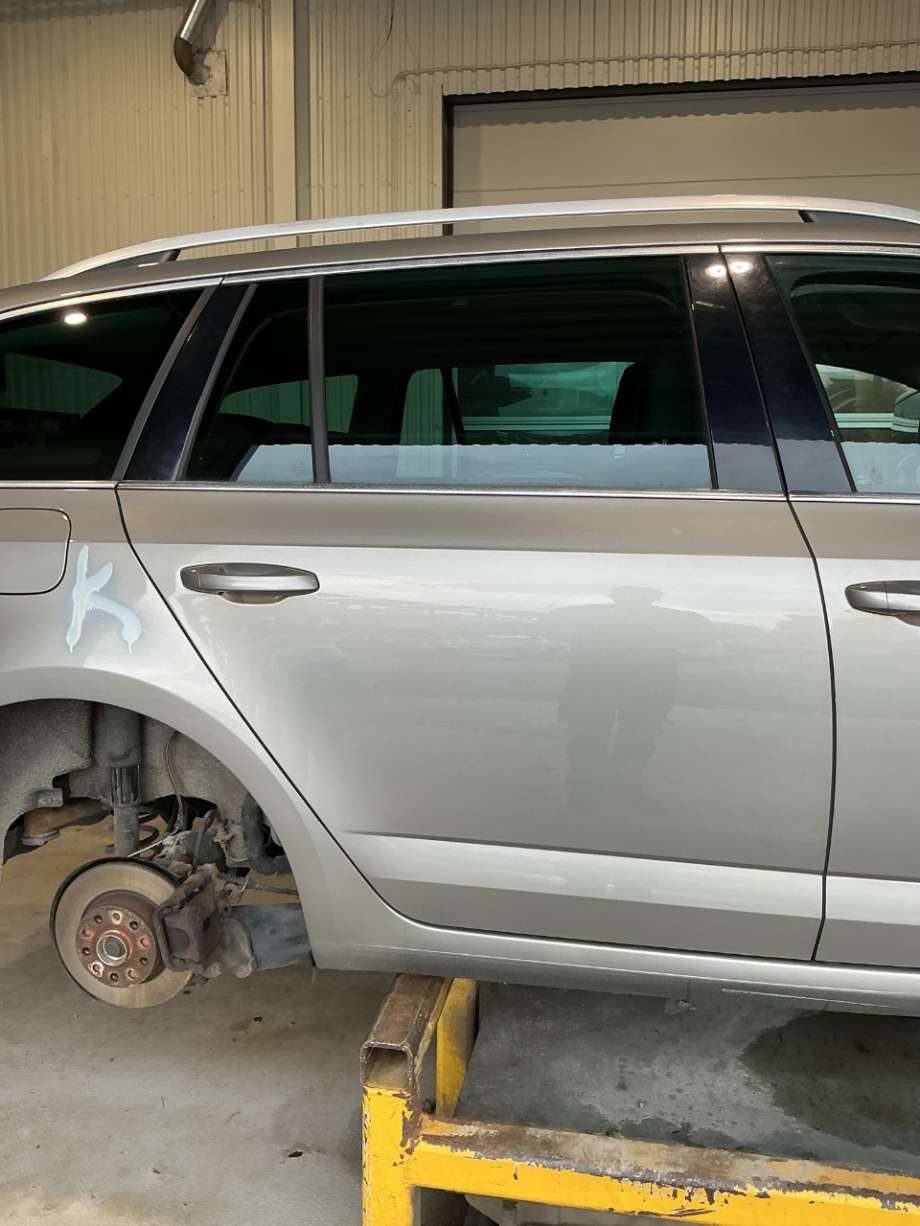 Dør høyre bak til Škoda Octavia, 2013-2016 (Type III, Fase 1)  (SKODA|)