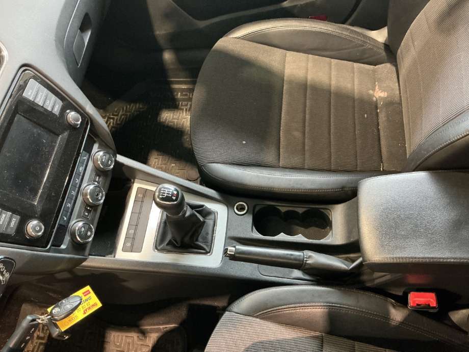 Innredning, Konsoll til Škoda Octavia, 2013-2016 (Type III, Fase 1)  (SKODA|)