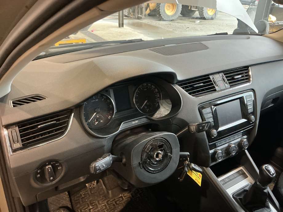Dashbord til Škoda Octavia, 2013-2016 (Type III, Fase 1)  (SKODA|)
